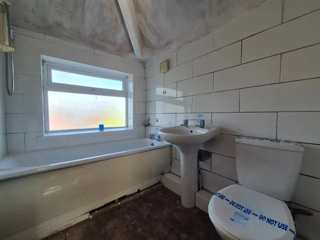 Willows Lane, Rochdale, OL16, photo 3