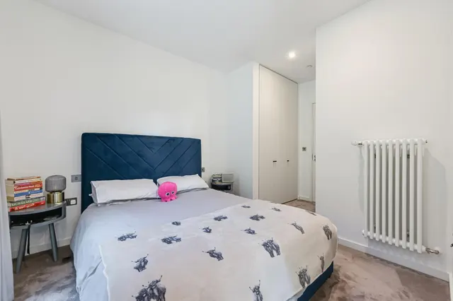 West Bradbury Yard, Brentford, TW8, photo 2