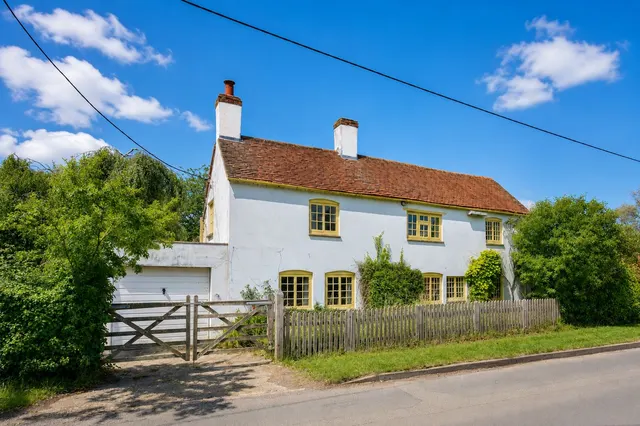 Worminghall Road, Oakley, photo 1