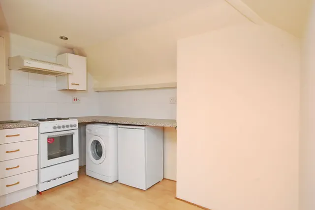 Photo 3 — Flat A, 142 Anson Road, London