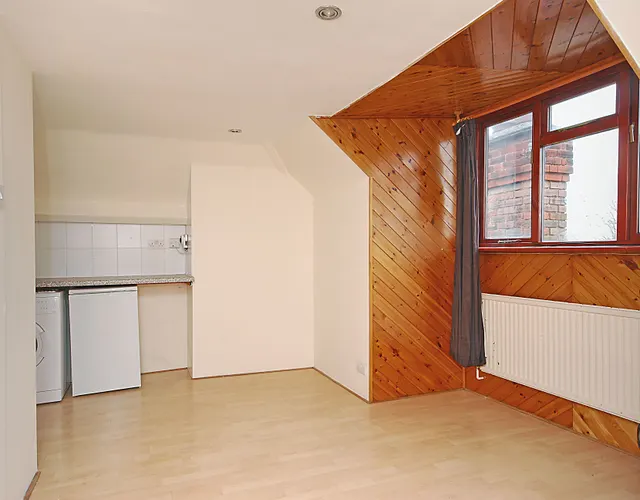 Photo 2 — Flat A, 142 Anson Road, London