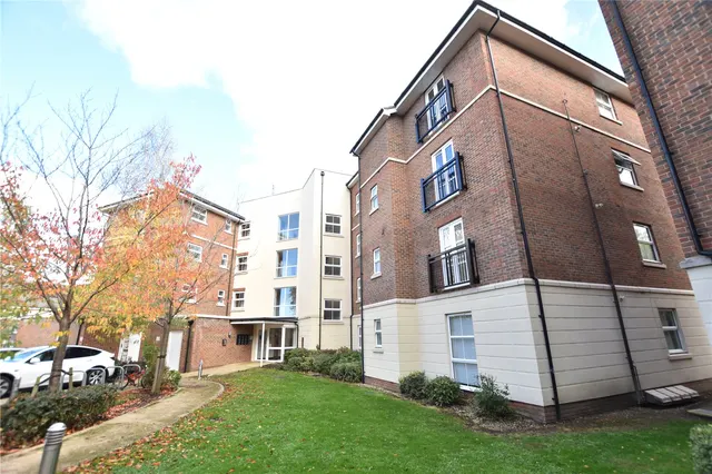 Kenley Place, Farnborough, Hampshire, GU14 6FU, photo 1