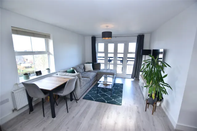 Photo 2 — Kenley Place, Farnborough, Hampshire, GU14 6FU