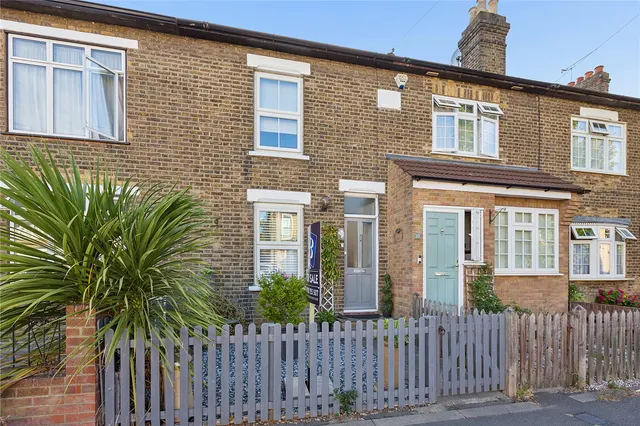 Catherine Road, Gidea Park, RM2, photo 1