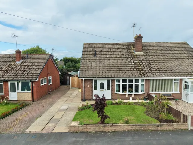 Greenfields Avenue, Shavington, CW2, photo 1