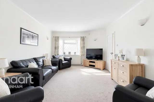 Lambs Lane North, Rainham, RM13, photo 3
