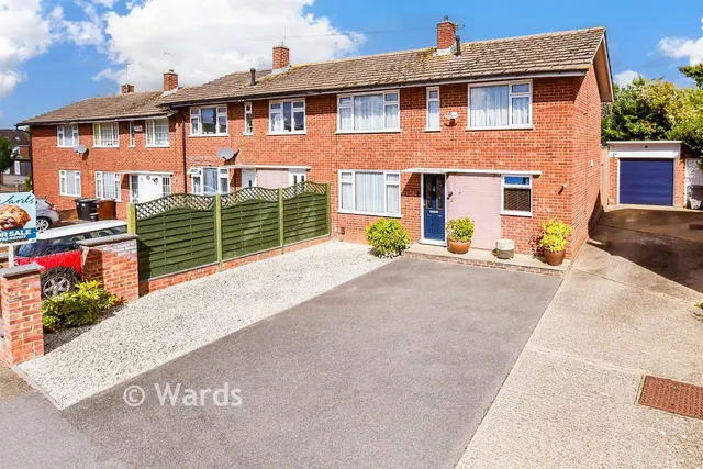 Plover Road, Birds Estate, ME20, photo 1