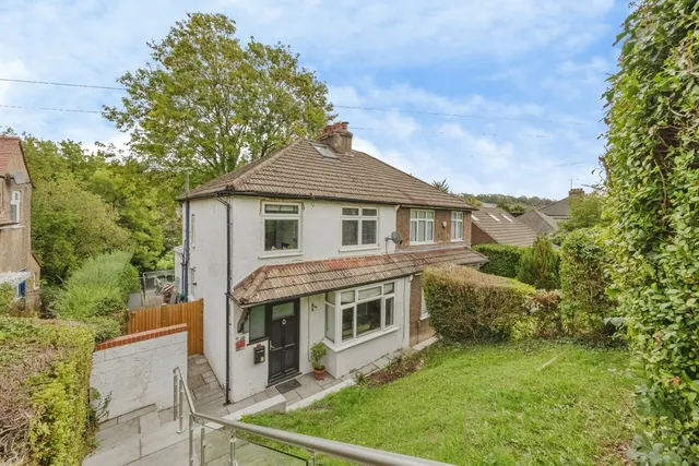 Valley Road, Kenley, CR8, photo 1