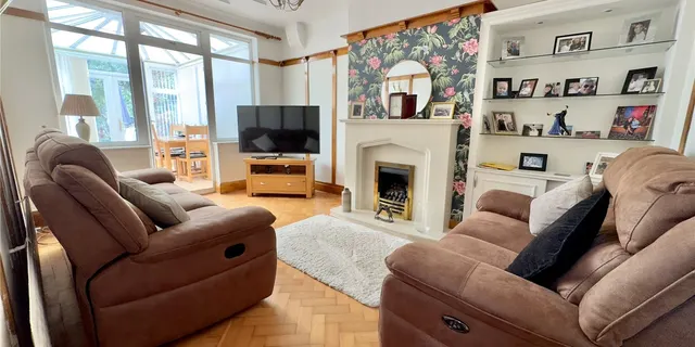 Saughall Massie Road, Upton, CH49, photo 3