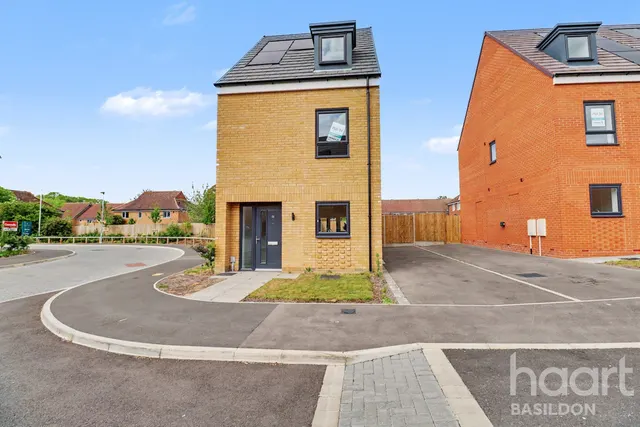 Ghyllgrove Close, SS14, photo 1