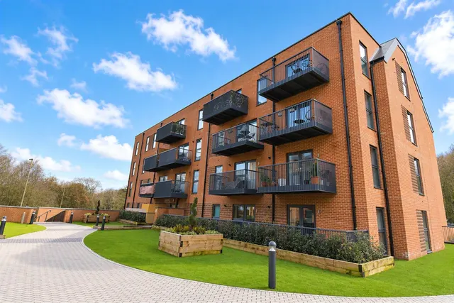 Station Road, Hook, Hampshire, RG27 9QG, photo 1