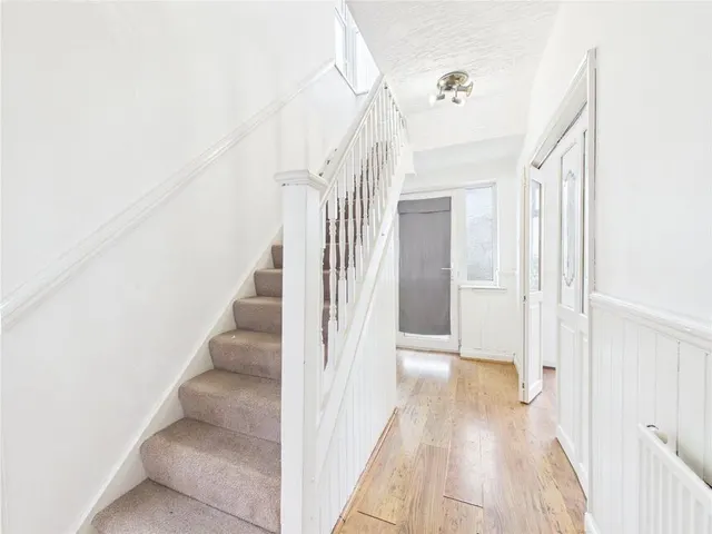 Photo 2 — Harold Road, Chingford, E4