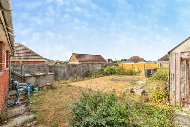 Photo 2 — Testlands Avenue, Nursling, Southampton