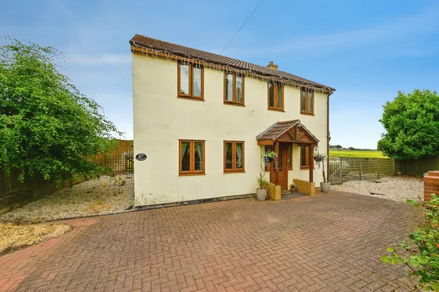 Main Road, Three Holes, Wisbech, Norfolk, PE14, photo 1