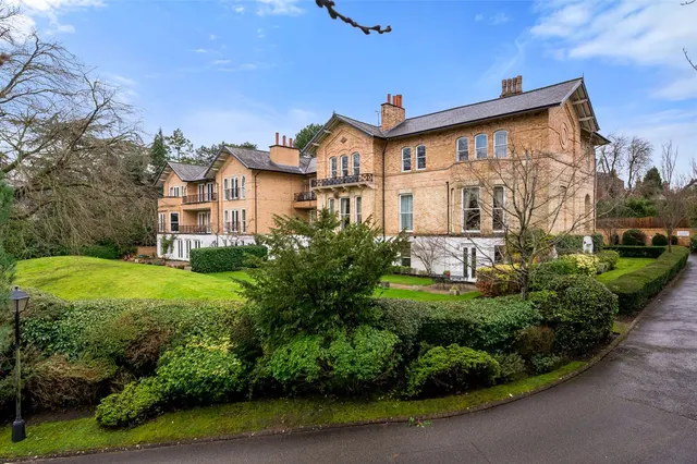 Beechmount, Altrincham, photo 1
