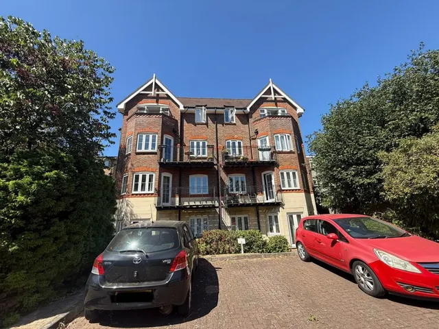 Station Road, 158 Station Road, Redhill, Surrey, photo 1