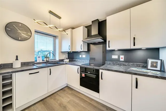 Bristol Road, GL10, photo 3