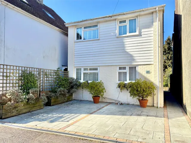 Victoria Road, Chichester, PO19, photo 1