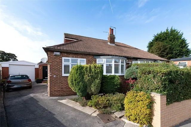 High Moor Grove, Leeds, LS17, photo 1