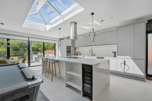Photo 2 — Eastern Avenue, Pinner, HA5