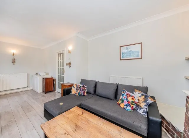 Wordsworth Avenue, Greenford, UB6, photo 2