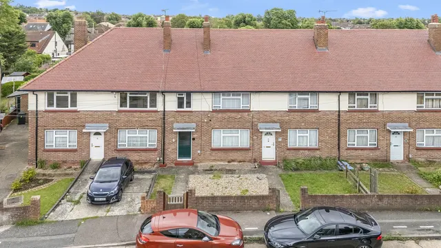 Mawney Close, Romford, RM7 8EJ, photo 1