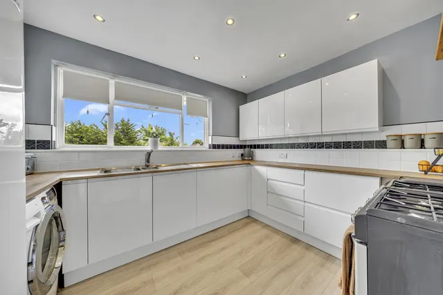 Photo 2 — Mawney Close, Romford, RM7 8EJ