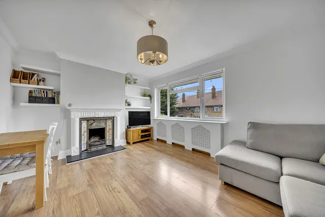 Photo 3 — Mawney Close, Romford, RM7 8EJ