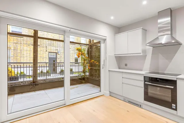 Stonhouse Street, London, SW4, photo 1