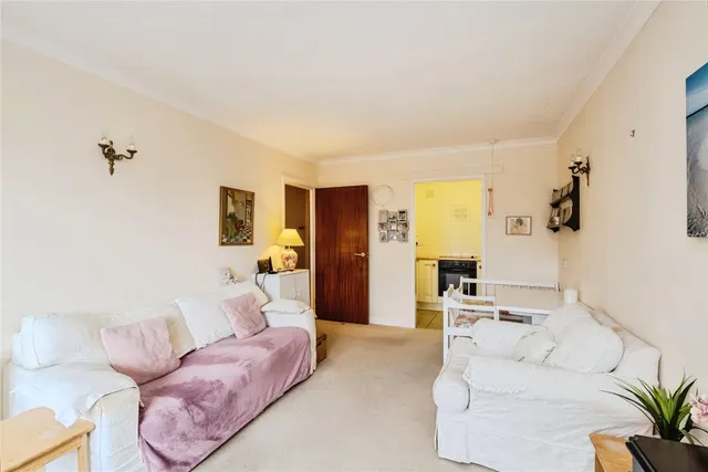 Parklands Court, Sketty, SA2, photo 1