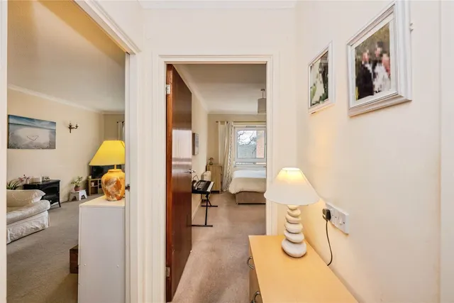 Parklands Court, Sketty, SA2, photo 2