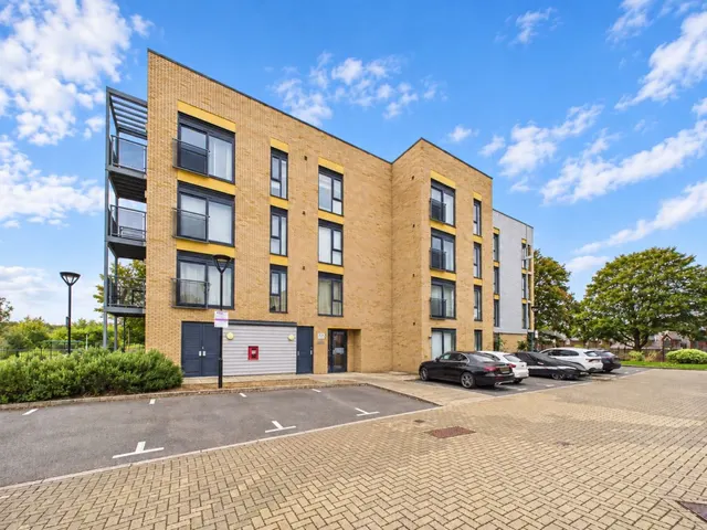 1 bedroom flat, Allwoods Place, Hitchin, SG4
