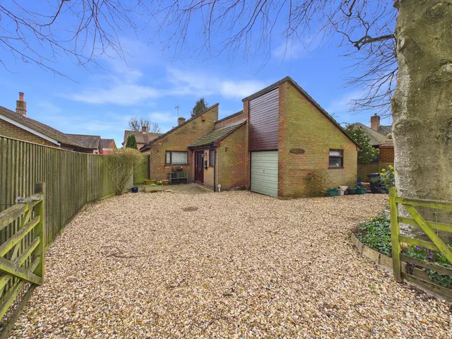 3 bedroom house, New Road, Stokenchurch, HP14
