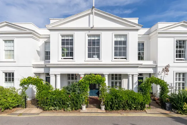 Downsview Gardens, Dorking, RH4, photo 1
