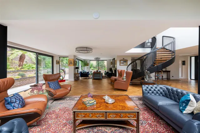 Photo 3 — Hillside Close, St John's Wood, London, NW8 0EF