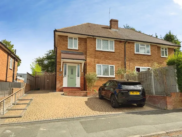 Worsley Road, Frimley, Camberley, Surrey, GU16 9BB, photo 1