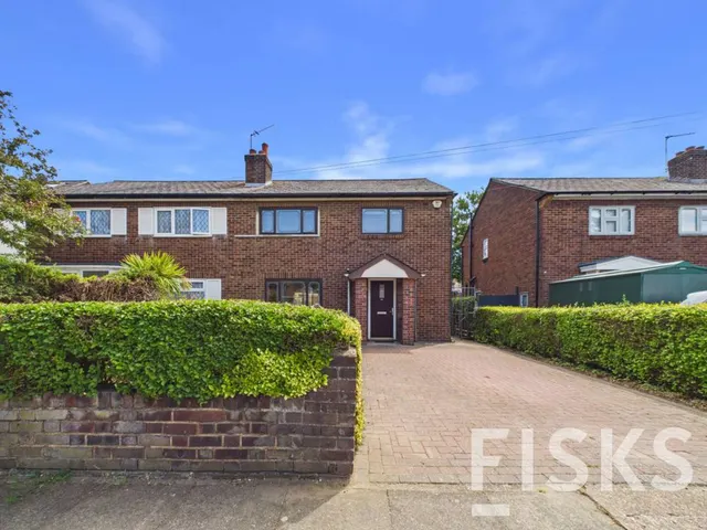 Rosewood Avenue, Hornchurch, RM12, photo 1