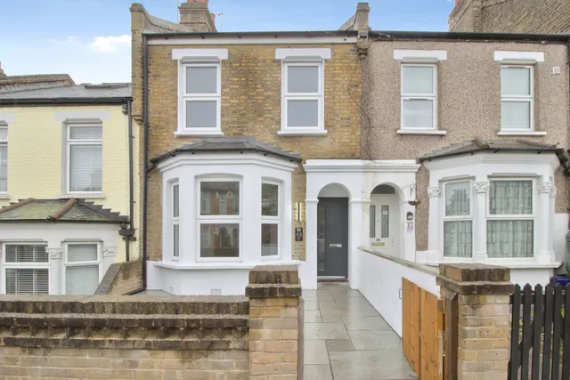 Plum Lane, London, SE18, photo 1
