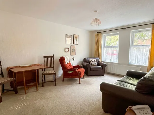 High Street, HG2, photo 3