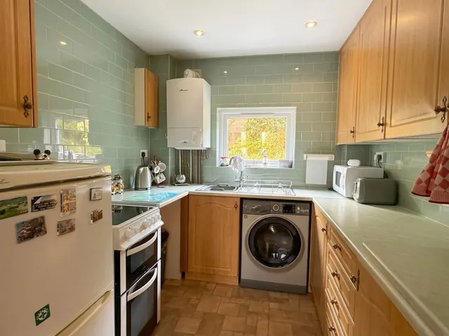 High Street, HG2, photo 2