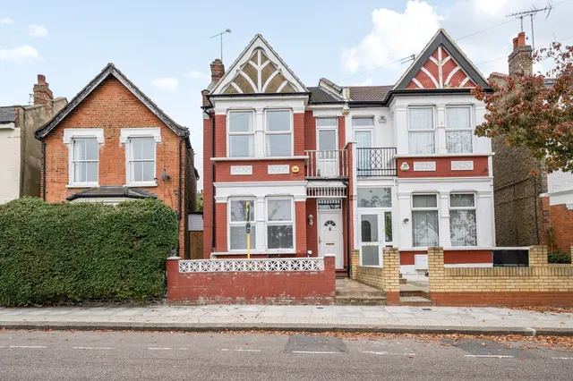 41 Dagmar Road, London, photo 1