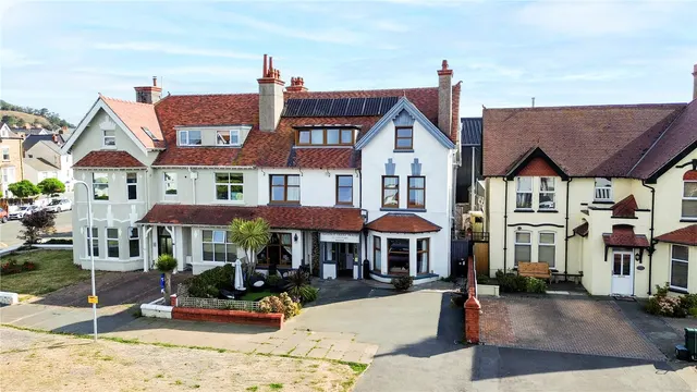 St. Davids Road, Llandudno, LL30 2UL, photo 1