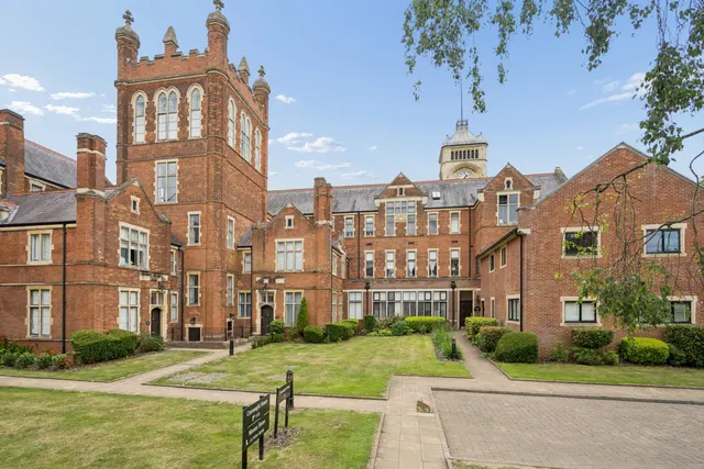 Connaught House, Royal Connaught Drive, Bushey, WD23 2RB, photo 1