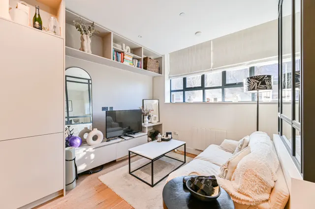 Flat 8, Irene House, 218 Balham High Road, London, photo 1