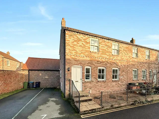 Castle Yard Stables, Thirsk, North Yorkshire, YO7 1TG, photo 1