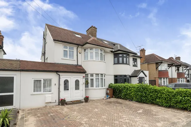 Imperial Drive, Harrow, HA2, photo 1