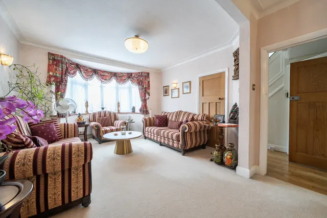 Imperial Drive, Harrow, HA2, photo 2