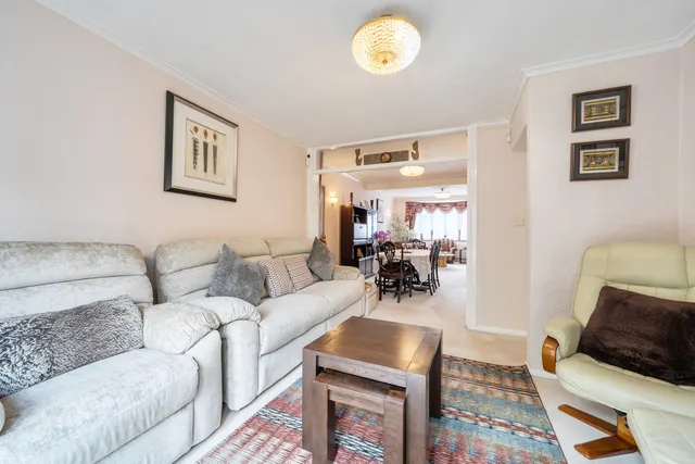Imperial Drive, Harrow, HA2, photo 3