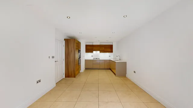 Huguenot Drive, N13, photo 3