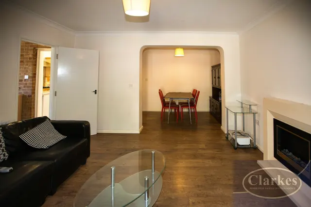 Astbury Avenue, Wallisdown, photo 3